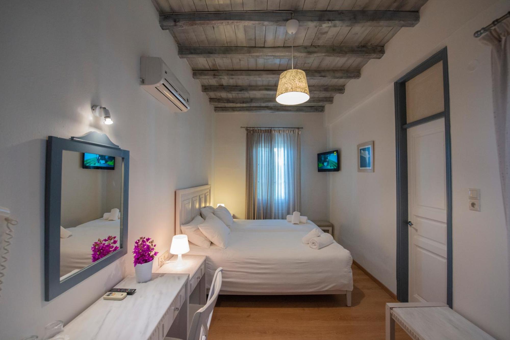 Olia Hotel Tourlos Eksteriør billede